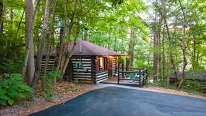 Asheville North Carolina Cabins, Cabins in Weaverville NC, Lodges in Asheville, Log Cabin Near Asheville NC, Log Cabin Motor Court